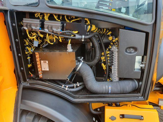 Fahrzeugabbildung JCB TM 180 SV C / Neufahrzeug / Teleskop / Gabel