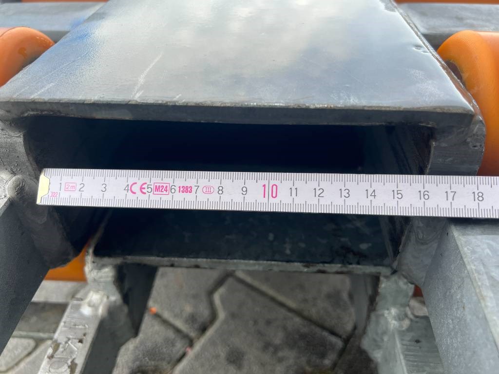 Fahrzeugabbildung Andere Stabau Rollenschienen / Gabelschuhe mit Rollen 8 to 2014