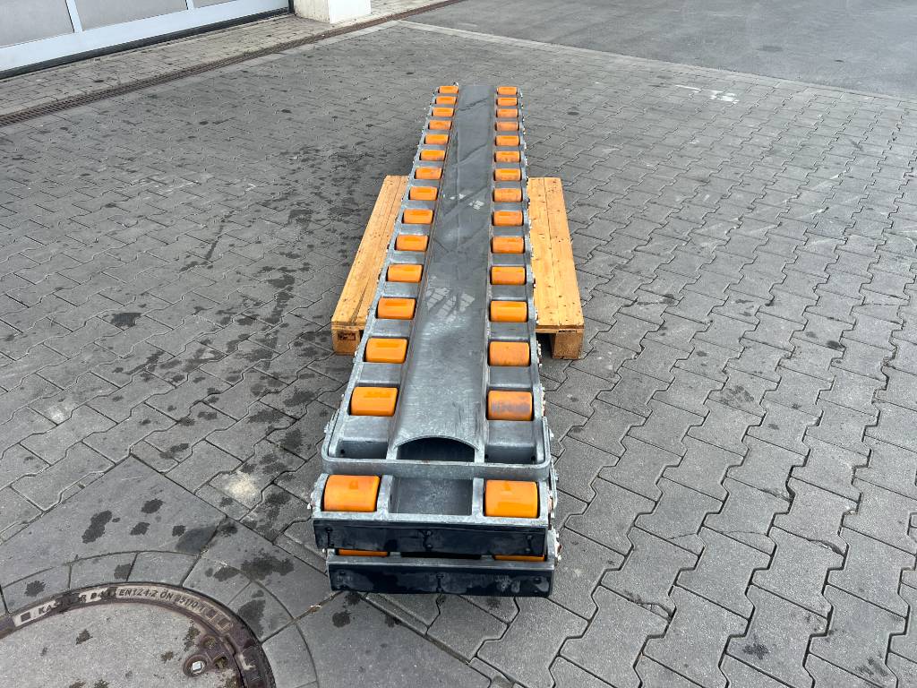 Fahrzeugabbildung Andere Stabau Rollenschienen / Gabelschuhe mit Rollen 8 to 2014