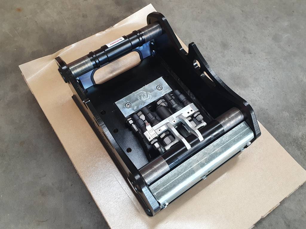 Fahrzeugabbildung Andere OilQuick OQ65 Adapterplatte für Westtech & mehr / NEU