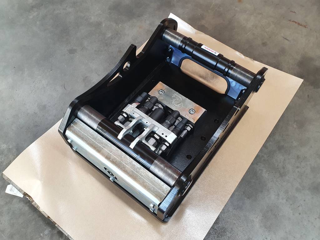 Fahrzeugabbildung Andere OilQuick OQ65 Adapterplatte für Westtech & mehr / NEU