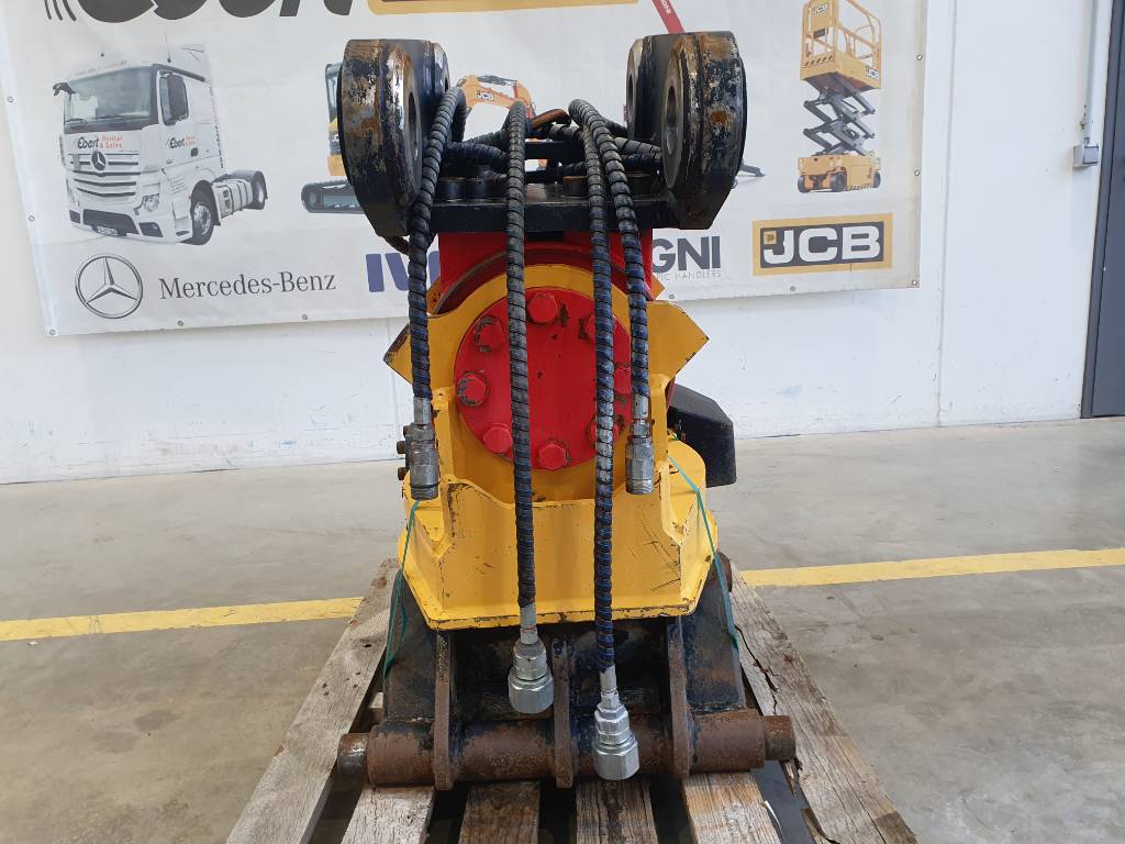 Fahrzeugabbildung Andere Rädlinger Tiltrotator Schwenkrotator CAT M318 / CW 40 / 2016