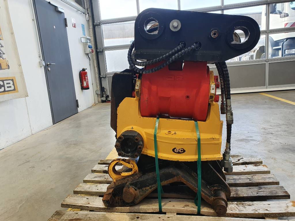 Fahrzeugabbildung Andere Rädlinger Tiltrotator Schwenkrotator CAT M318 / CW 40 / 2016