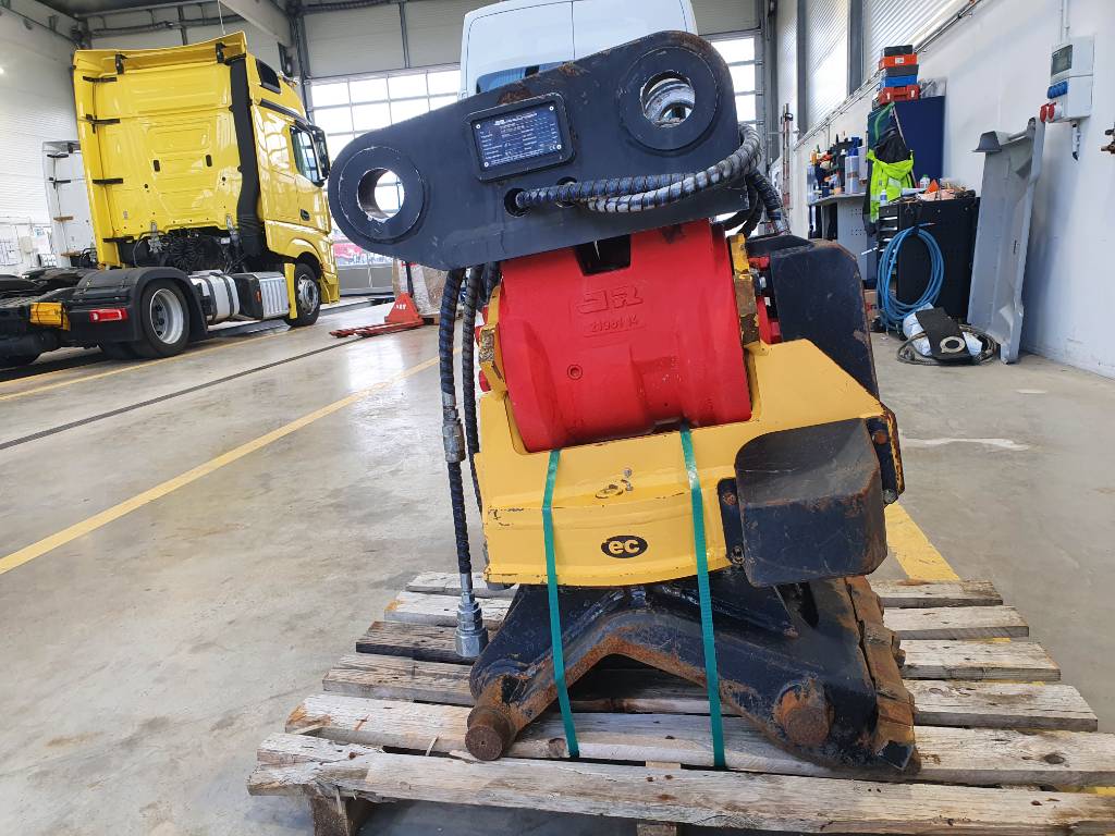 Fahrzeugabbildung Andere Rädlinger Tiltrotator Schwenkrotator CAT M318 / CW 40 / 2016