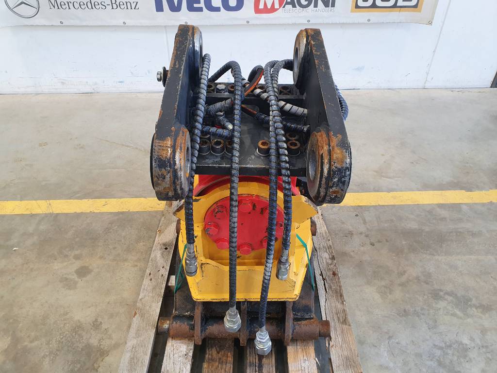 Fahrzeugabbildung Andere Rädlinger Tiltrotator Schwenkrotator CAT M318 / CW 40 / 2016