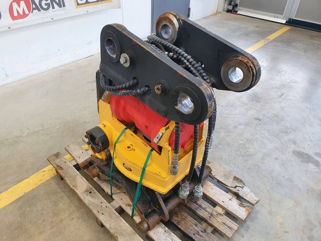 Fahrzeugabbildung Andere Rädlinger Tiltrotator Schwenkrotator CAT M318 / CW 40 / 2016