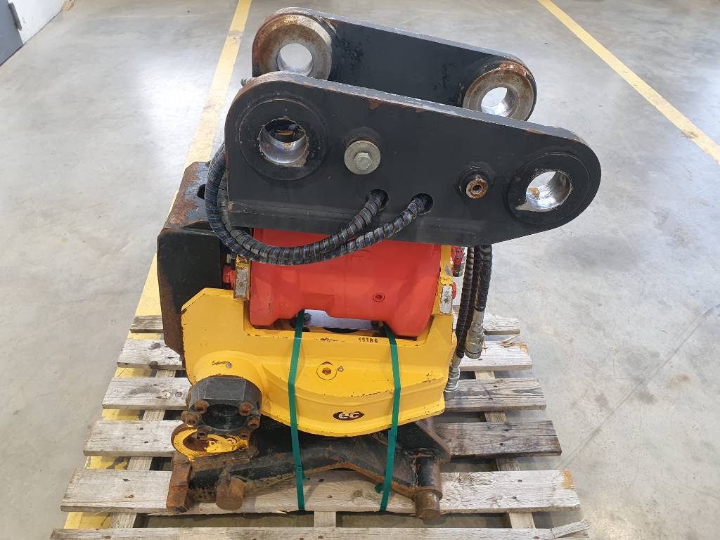 Fahrzeugabbildung Andere Rädlinger Tiltrotator Schwenkrotator CAT M318 / CW 40 / 2016