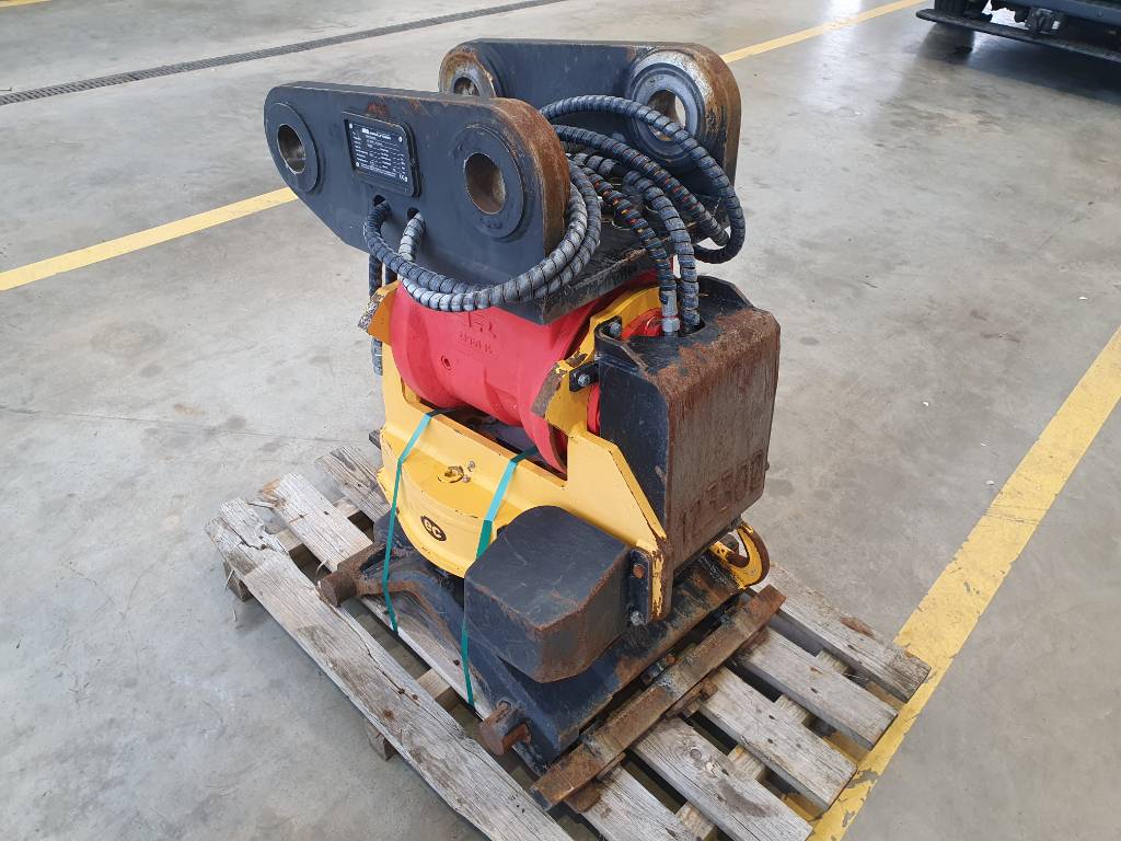 Fahrzeugabbildung Andere Rädlinger Tiltrotator Schwenkrotator CAT M318 / CW 40 / 2016