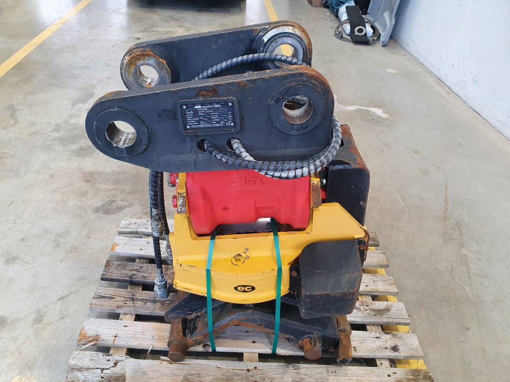 Fahrzeugabbildung Andere Rädlinger Tiltrotator Schwenkrotator CAT M318 / CW 40 / 2016