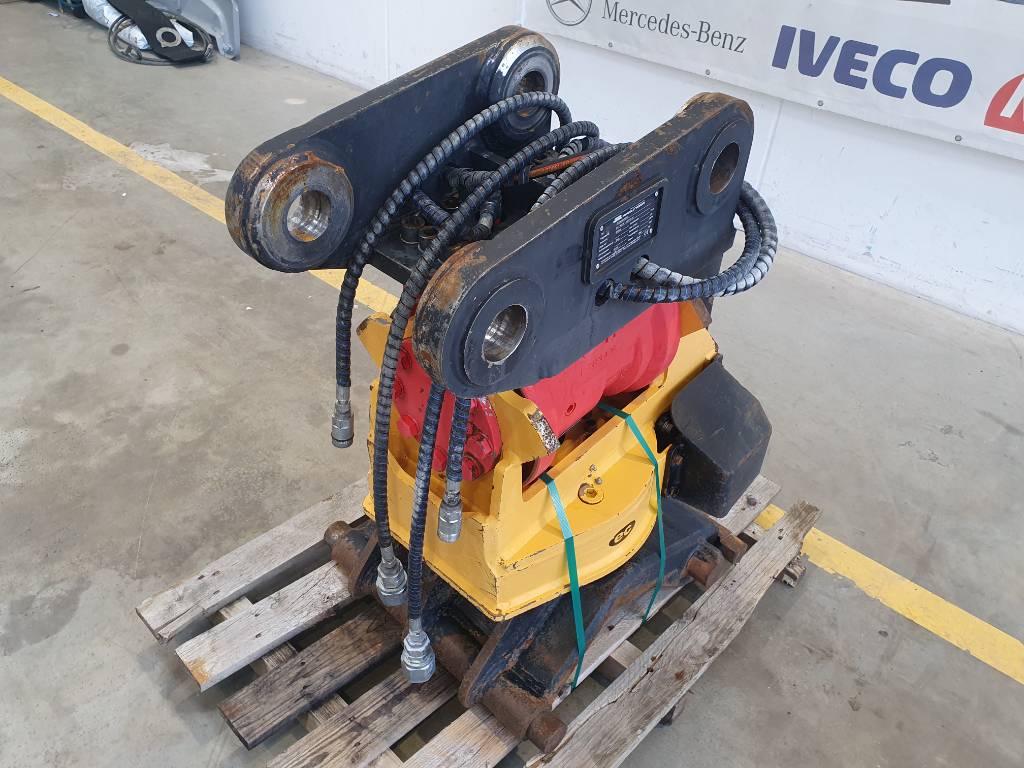 Fahrzeugabbildung Andere Rädlinger Tiltrotator Schwenkrotator CAT M318 / CW 40 / 2016