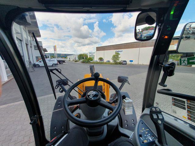 Fahrzeugabbildung JCB TM 220 SV C / Neufahrzeug / Teleskop / Gabel