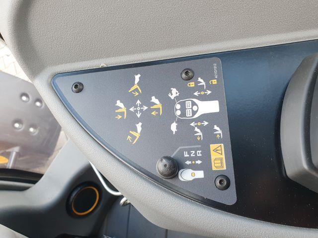 Fahrzeugabbildung JCB TM 220 SV C / Neufahrzeug / Teleskop / Gabel