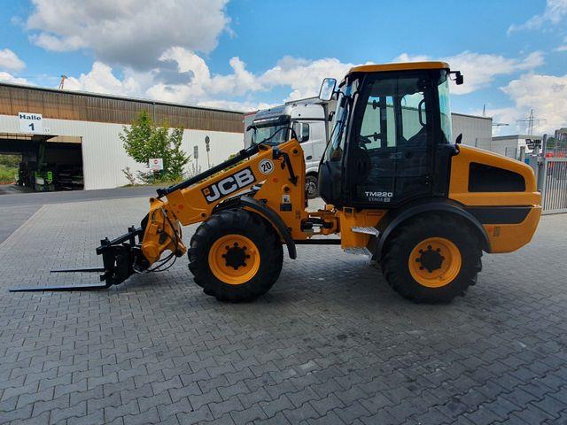 Fahrzeugabbildung JCB TM 220 SV C / Neufahrzeug / Teleskop / Gabel