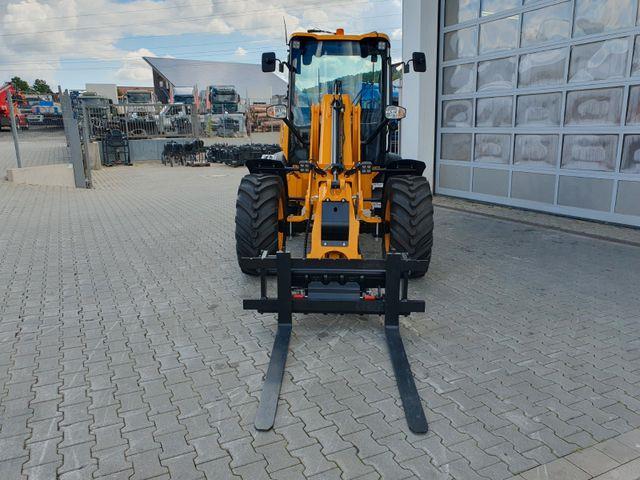 Fahrzeugabbildung JCB TM 220 SV C / Neufahrzeug / Teleskop / Gabel