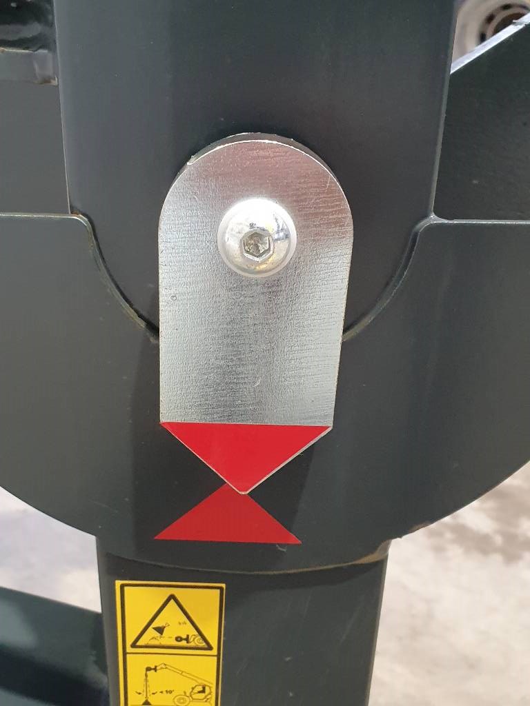 Fahrzeugabbildung Andere Magni Ausleger mit Seilwinde JW2000 / RTH / TH / NEU