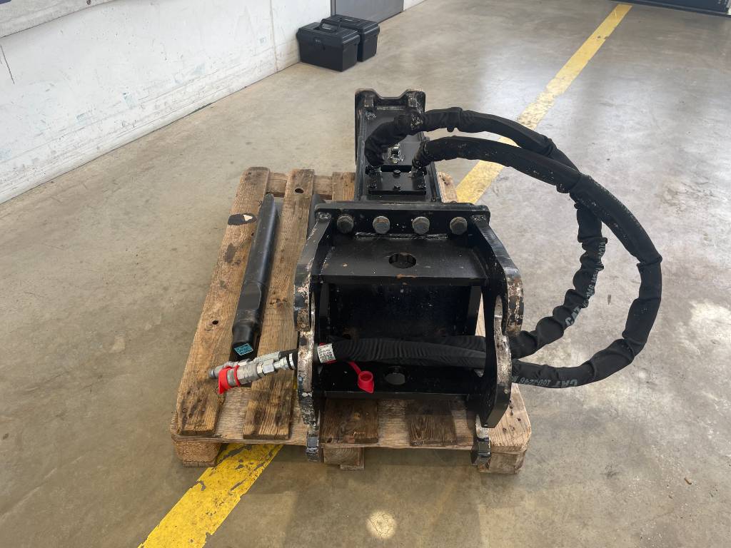 Fahrzeugabbildung CAT B8 Hydraulikhammer CW10 / Hammer / 6 - 9 to / 2021