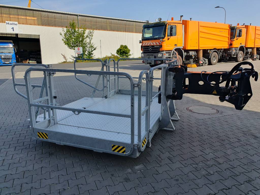 Fahrzeugabbildung Andere Magni Dachdeckerkorb / Arbeitskorb / 1.000 kg / RTH 2022