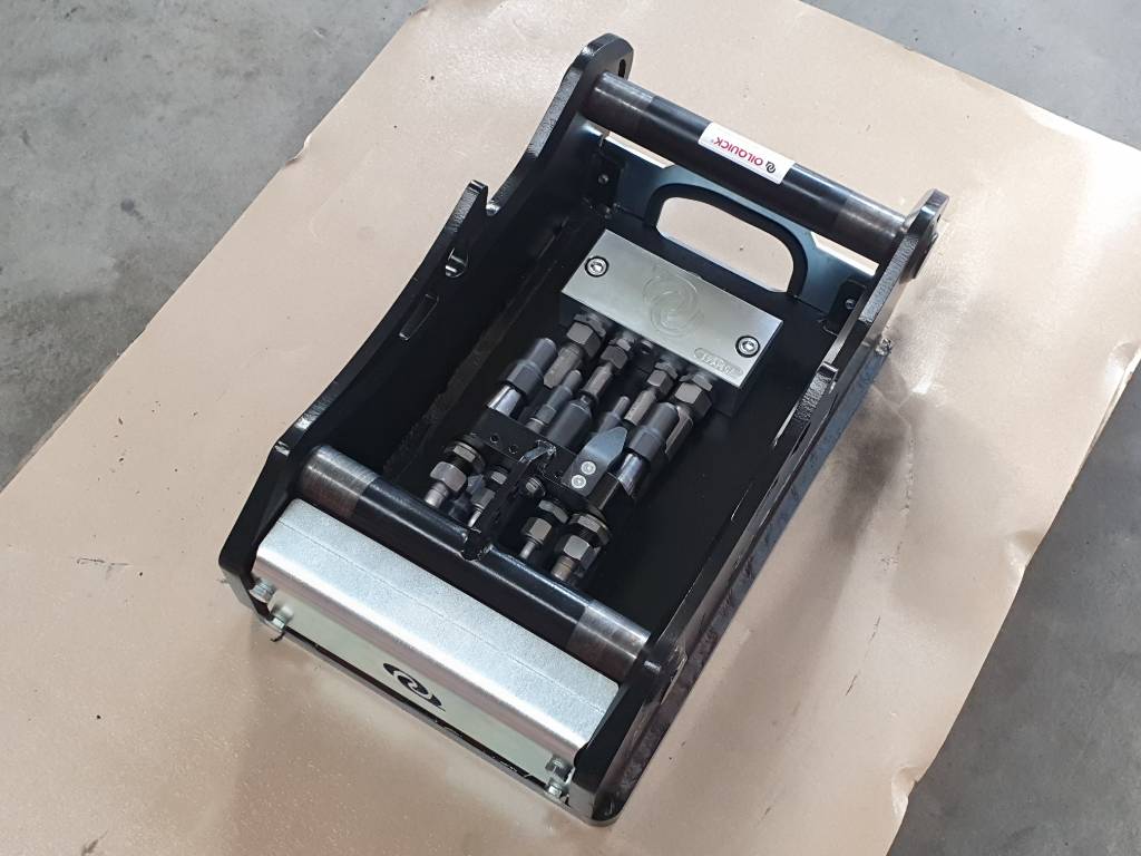 Fahrzeugabbildung Andere OilQuick OQ45-5 Adapterplatte für Westtech & mehr / NEU