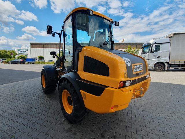 Fahrzeugabbildung JCB 409 SV / Neufahrzeug / Gabel