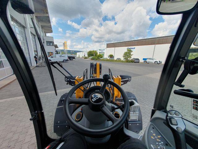 Fahrzeugabbildung JCB 407 SV / Neufahrzeug / Gabel