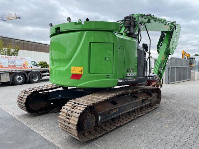 Fahrzeugabbildung Hitachi ZX225USLC-6 / 1.690h / OQ65 / Greifersäge